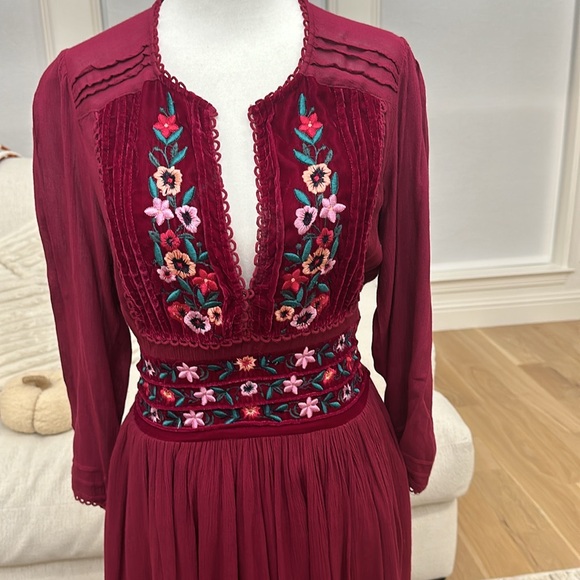 Gorgeous embroidered Free People dress! Beautiful berry color& velvet detailing - Picture 3 of 5